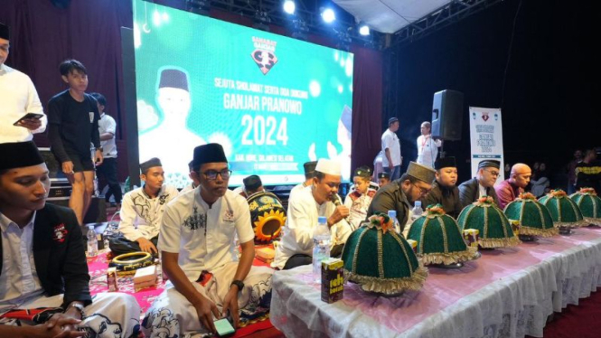 Relawan Saga salawat dan doa bersama di Bone, Sulsel.