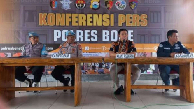 Kasat Reskrim Polres Bone AKP Boby Rachman saat konferensi pers kasus pelecehan 