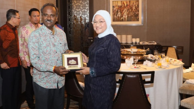 Menaker, Ida Fauziah dan Menteri Sumber Manusia Malaysia, V. Sivakuma
