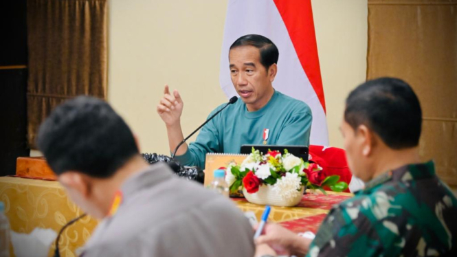 Presiden Jokowi pimpin rapat terbatas di Papua