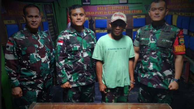 VIVA Militer: Prajurit  Satgas Yonif 132/Bima Sakti di Pos Skamto.