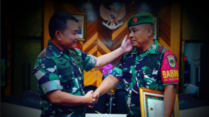 VIVA Militer: Serka Sunardi dan jenderal TNI Dudung Abdurachman.