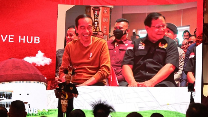 Kepala BIN Budi Gunawan pidato di depan Presiden Jokowi dan Menhan Prabowo.