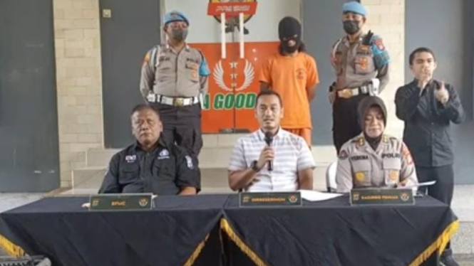 Direktur Reserse Kriminal Umum (Dirreskrimum) Polda DIY Kombes Pol Nuredy Irwansyah Putra saat konferensi pers kasus mutilasi di Kaliurang.