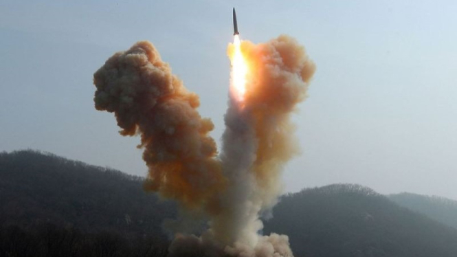 Rudal balistik yang diluncurkan militer Korea Utara yang dirilis Kantor Berita Korea Utara (KCNA) di lokasi yang dirahasiakan.