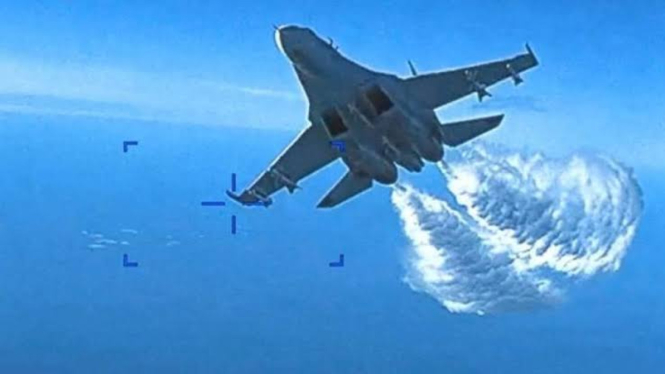 VIVA Militer: Jet tempur Su-27 militer Rusia menabrak drone Amerika Serikat