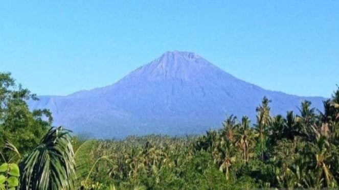 Panorama Gunung Rinjani ketika dipotret dari Desa Toya, NTB.