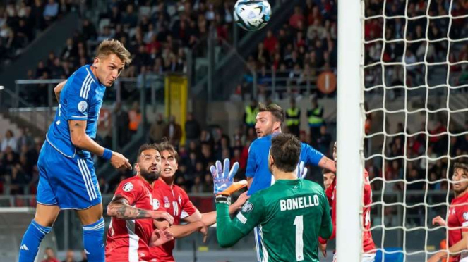 O jogador da seleção italiana, Matteo Retegui, marcou um gol contra Malta