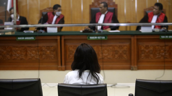 Linda Pujiastuti, Sidang Tuntutan