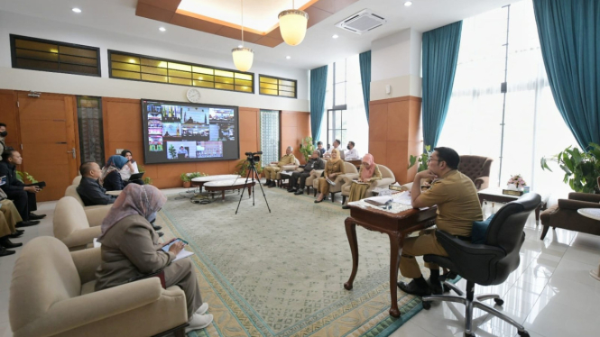 Rakor Pengendalian Inflasi secara virtual di Gedung Sate, Bandung