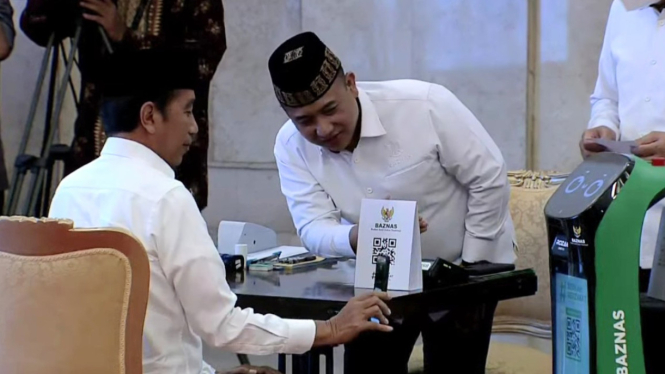 Presiden Jokowi serahkan zakat melalui Baznas di Istana Negara