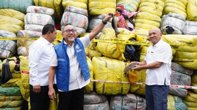 El ministro de Comercio, Julhas, despidió a miles de ropa de pelota de uso ilegal