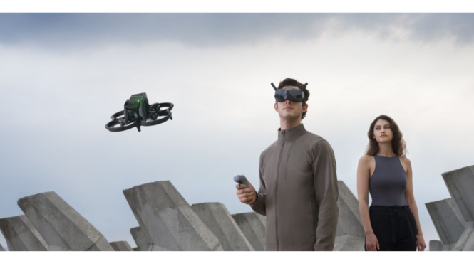 Menerbangkan drone dengan DJI Goggles Integra.