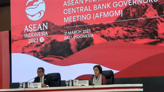Gubernur Bank Indonesia, Perry Warjiyo menyampaikan hasil AFMGM 2023 di Bali.