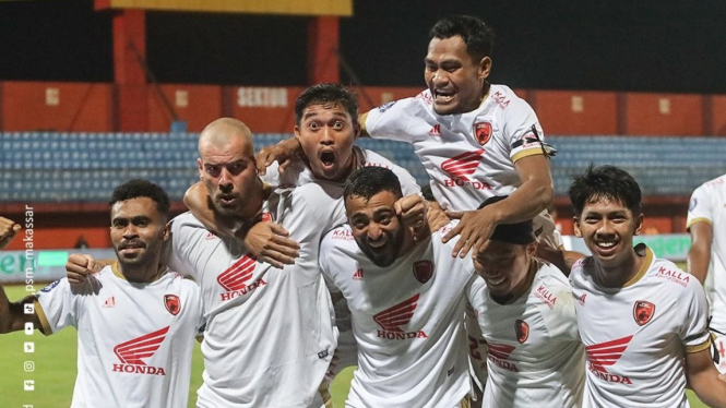 Selebrasi pemain PSM Makassar usai juara Liga 1 2022/2023