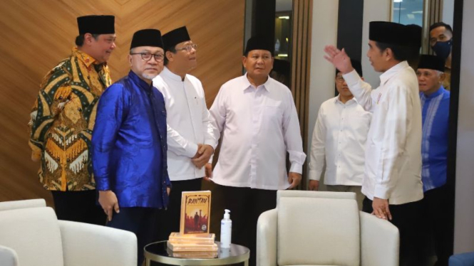 Petinggi KIB dan KKIR bertemu dengan Presiden Jokowi di kantor DPP PAN.