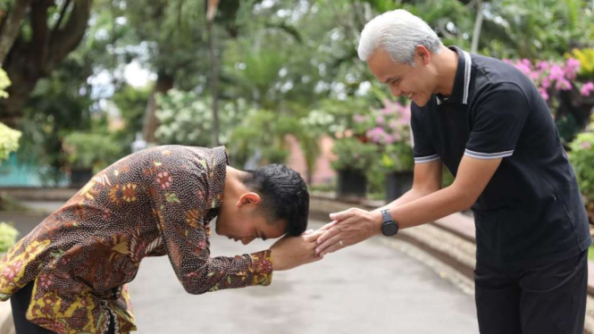 Wali Kota Surakarta Gibran Rakabuming Raka menemui Gubernur Jawa Tengah Ganjar Pranowo di Puri Gedeh, Semarang, Senin siang, 3 April 2023.