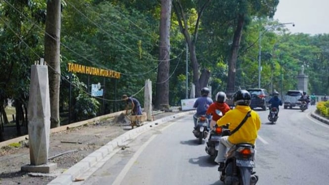 Pembangunan lampu jalan atau disebut lampu 'pocong' di Kota Medan