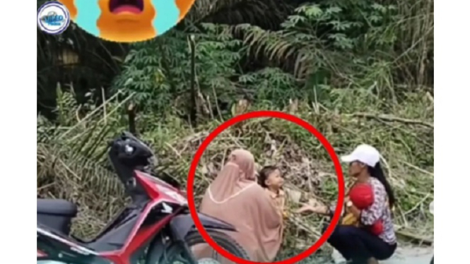 Anak kecil dibuang orangtuanya.