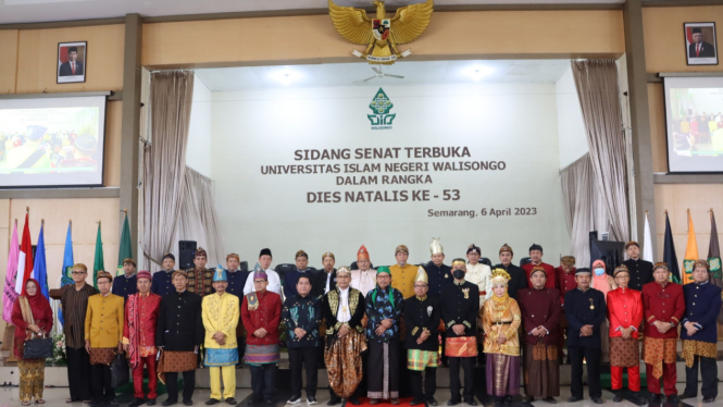 Puncak Perayaan Dies Natalis ke-53 UIN Walisongo Pakai Baju Adat Nusantara 