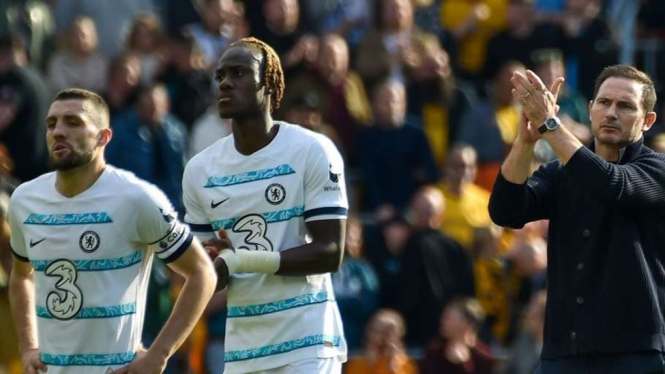 Frank Lampard dan pemain Chelsea usai dikalahkan Wolverhampton Wanderers