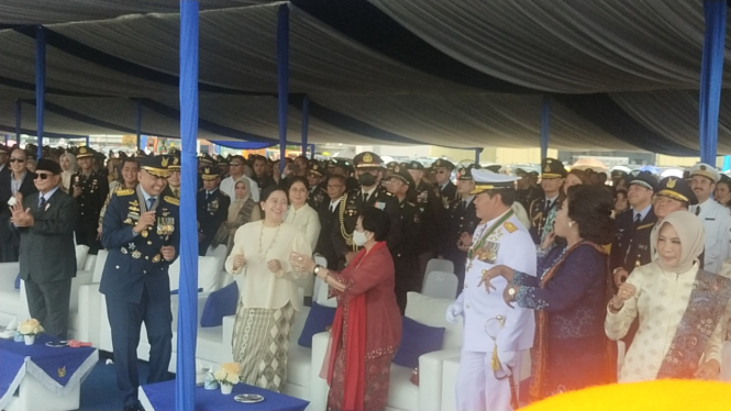 VIVA Militer: Megawati, Puan, Prabowo, hingga Panglima TNI joget di HUT TNI AU