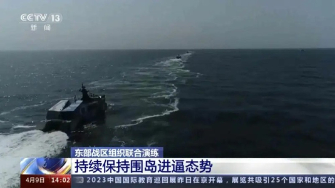Gambar foto perang kapal angkatan laut China ikut latihan militer di perairan Taiwan.