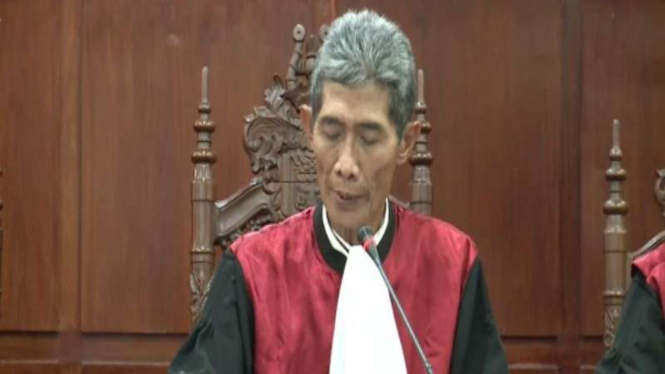 Hakim Ketua Ewit Soetriadi saat membacakan putusan banding Putri Candrawathi.