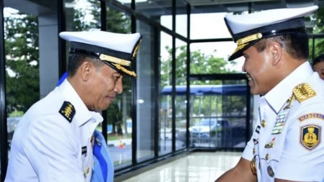 VIVA Militer: KSAL Lantik Kolonel Laut (P) I Made Wira Hady jadi Kadispenal