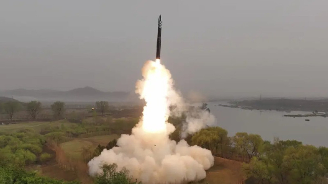 Rudal balistik antarbenua (ICBM) Korea Utara Hwasong-18.