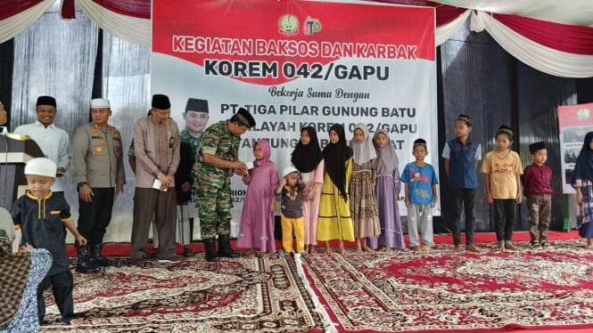 Korem 042/Gapu Salurkan Bantuan Pendidikan dan Sembako ke Anak Yatim Jambi