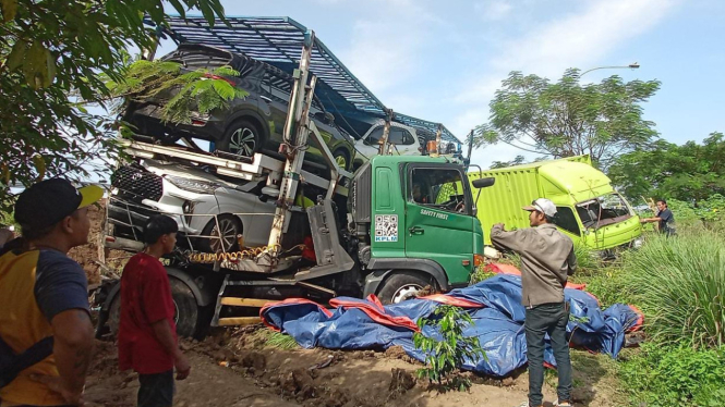 Dua unit truk korban kecelakaan tol Semarang - Solo daerah Boyolali, Jawa Tengah