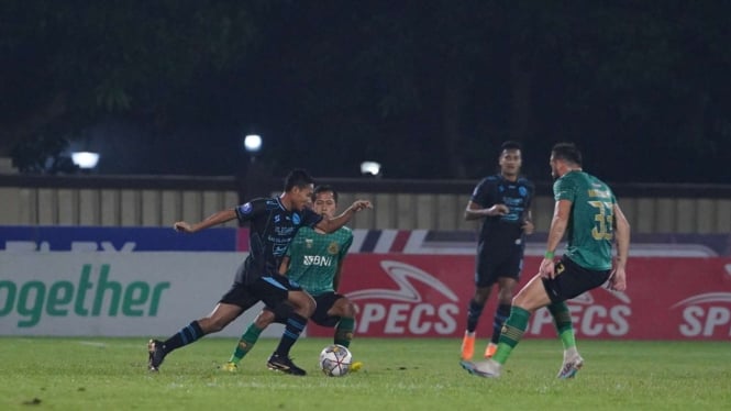 Duel Arema FC vs Bhayangkara FC