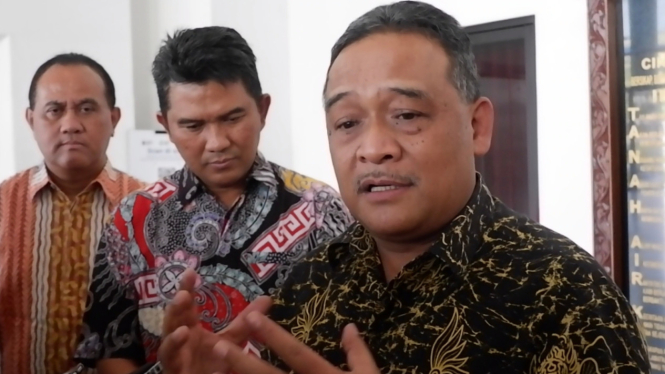 Kepala BP2MI Benny Rhamdani memberikan kerterangan di rumah Gubernur Kalimantan Barat