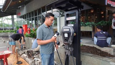 VIVA Otomotif: SPKLU di rest area untuk mobil listrik