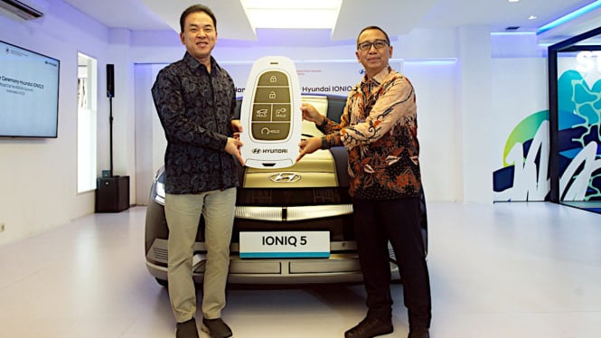VIVA Otomotif: Penyerahan mobil listrik Hyundai Ioniq 5 untuk ASEAN Summit 2023