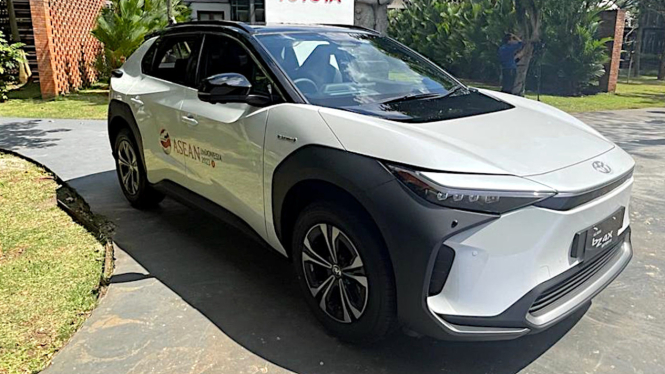 VIVA Otomotif: Mobil listrik Toyota bZ4X untuk acara ASEAN Summit 2023