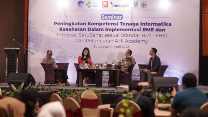 Seminar untuk tenaga informatika kesehatan