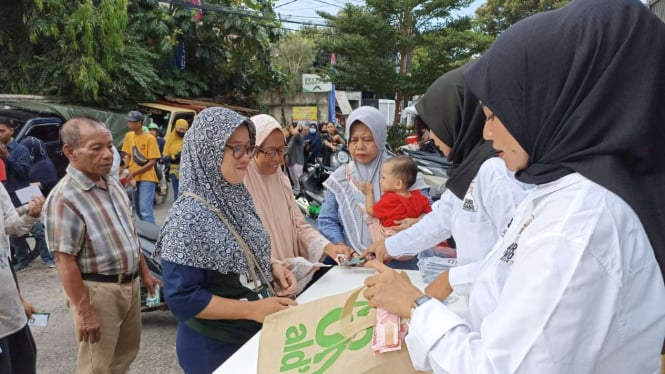 Warga antusias datangi pasar murah di Ciputat