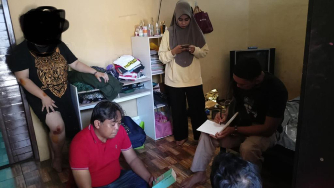 Korban pencurian di rumah warga Desa Kalong, Kecamatan Leuwiliang, Bogor