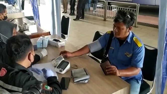 Pemeriksaan kesehatan pengemudi bus angkutan mudik lebaran