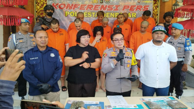 Polresta Denpasar Bali merilis kasus sindikat narkoba dalam beberapa kasus.
