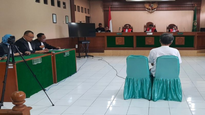 Persidangan Bambang Tri dalam kasus tuduhan ijazah palsu Jokowi.