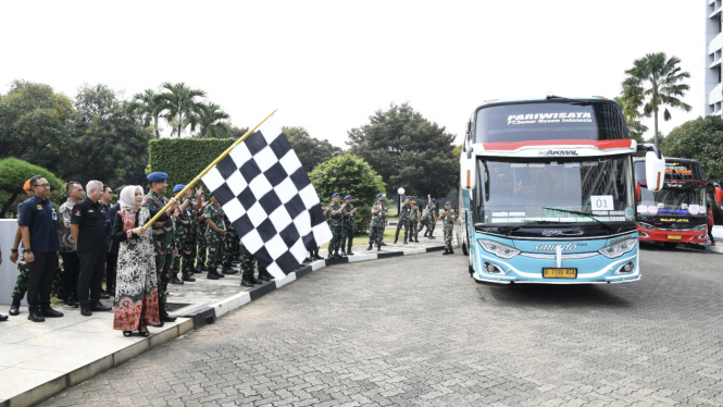 VIVA Militer: KSAU Marsekal TNI Fadjar Prasetyo lepas mudik gratis TNI AU