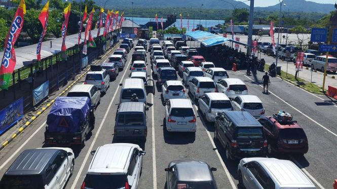 Arus Mudik Lebaran 2023 di Pelabuhan Gilimanuk, Bali