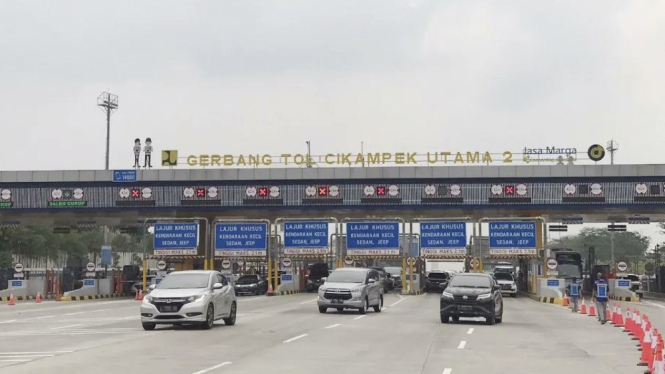 Gerbang Tol Cikampek Utama Saat Arus Mudik 2023