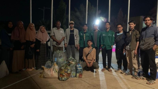 Sejumlah WNI di Sudan mendapat bantuan logistik dari KBRI Khartoum pada Selasa (18/4/2023), di tengah konflik militer yang sedang berkecamuk di negara itu.