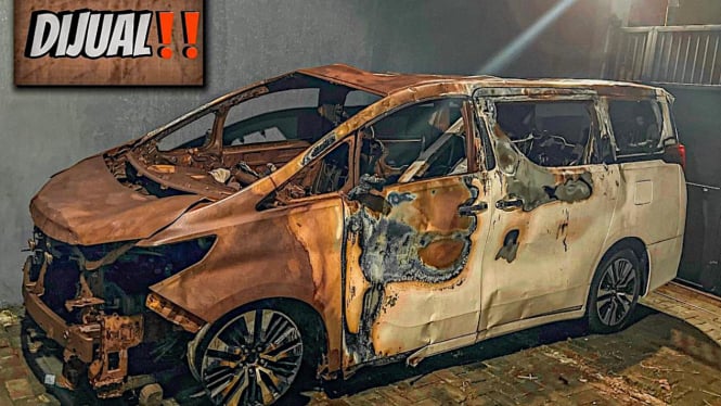 VIVA Otomotif: Mobil Toyota Alphard Via Vallen yang dibakar penggemar