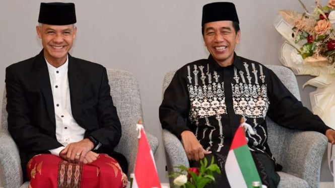 Presiden Jokowi dan Ganjar Pranowo Salat Idul Fitri di Masjid Sheikh Zayed Solo