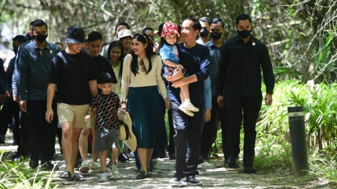 Presiden Jokowi dan keluarga. 